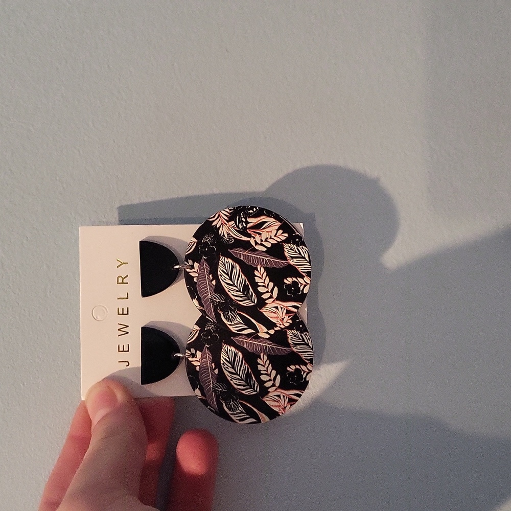 NWT Black Palms Fashion Earrings
